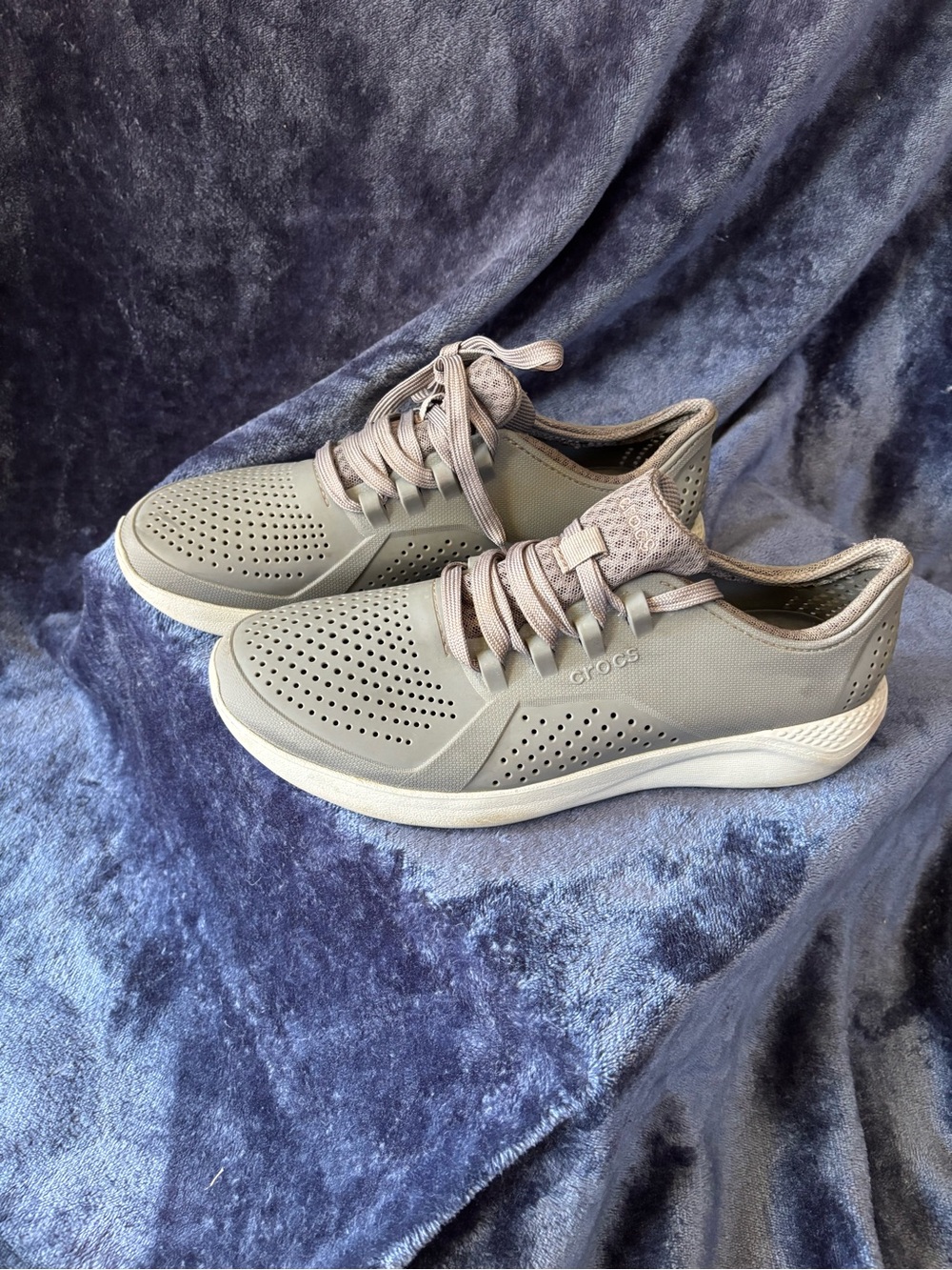 CROCS Men's size 10 LiteRide Perforated Sneaker - Light Gray